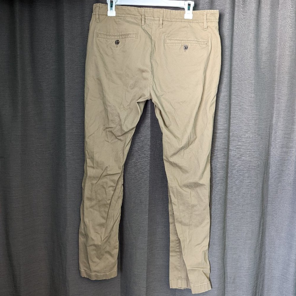 Men's Goodfellow & Co Size 33 x 32 Tan/Khaki Athletic Fit Chino Pants
